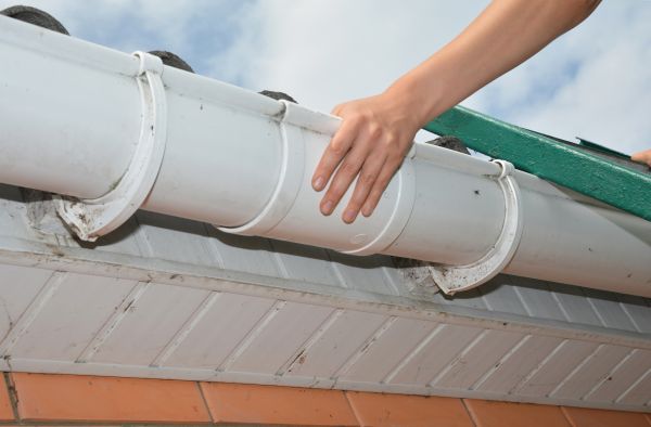 Gutter Reattachment in Arlington Heights