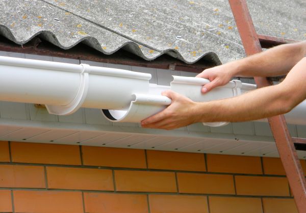 Cost of Gutter Hanging in Arlington Heights